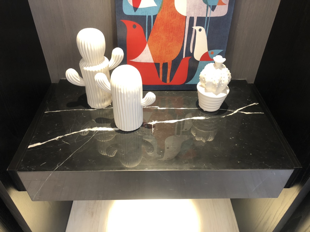 黑白根-化妝檯面