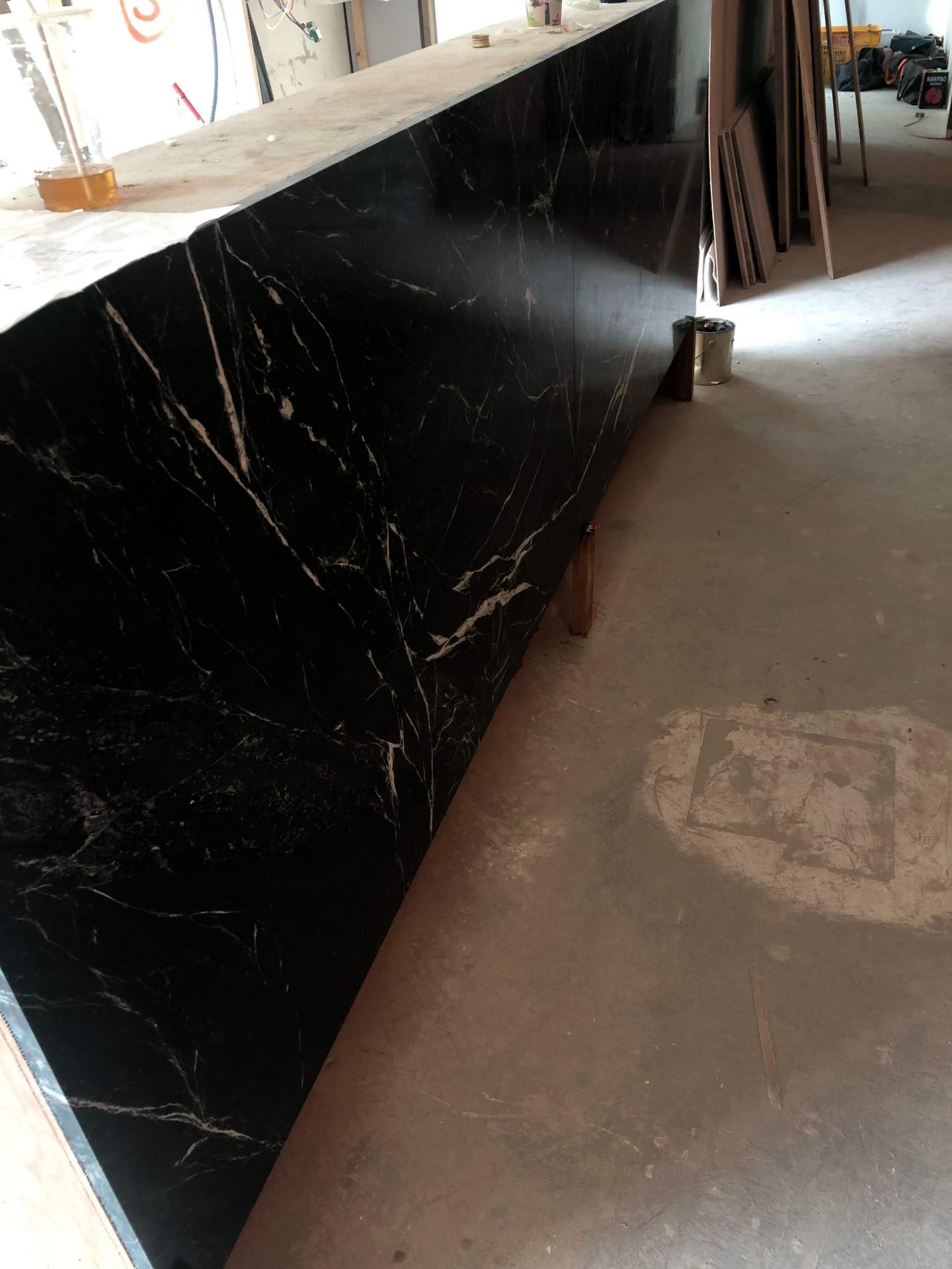 蛇紋石-吧檯立面