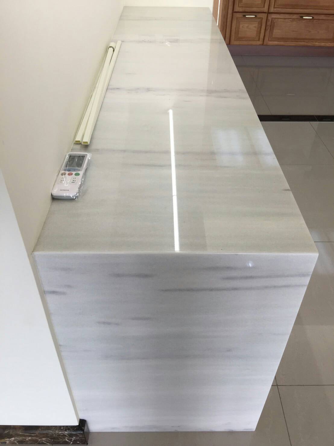 卡拉拉白中島-吧檯