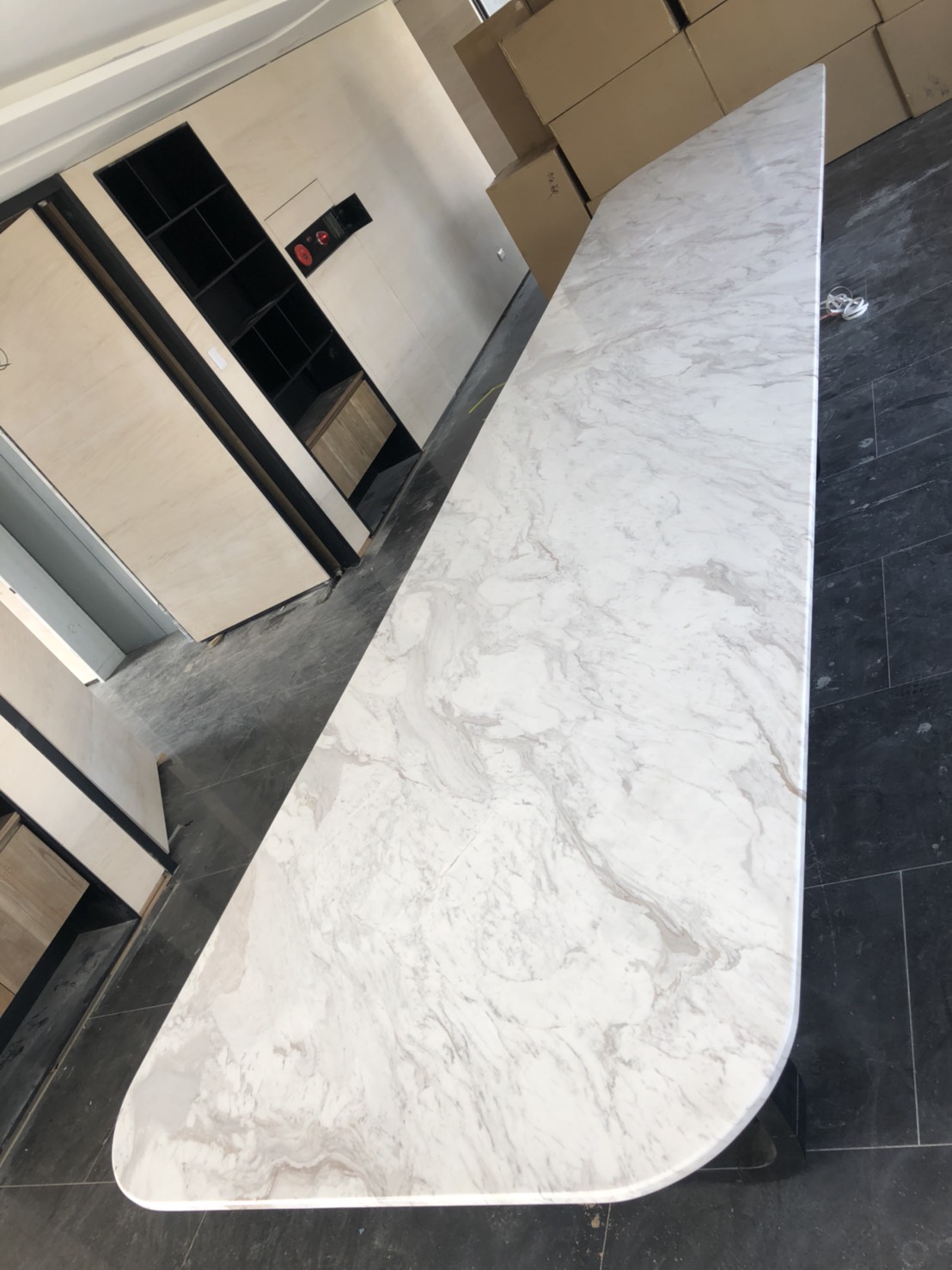 小雕刻白-檯面+牆面