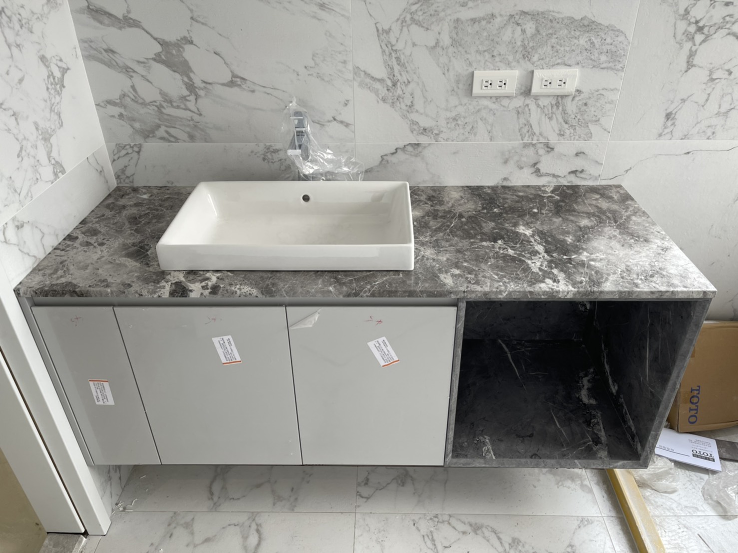 蒙馬特灰-洗手台面