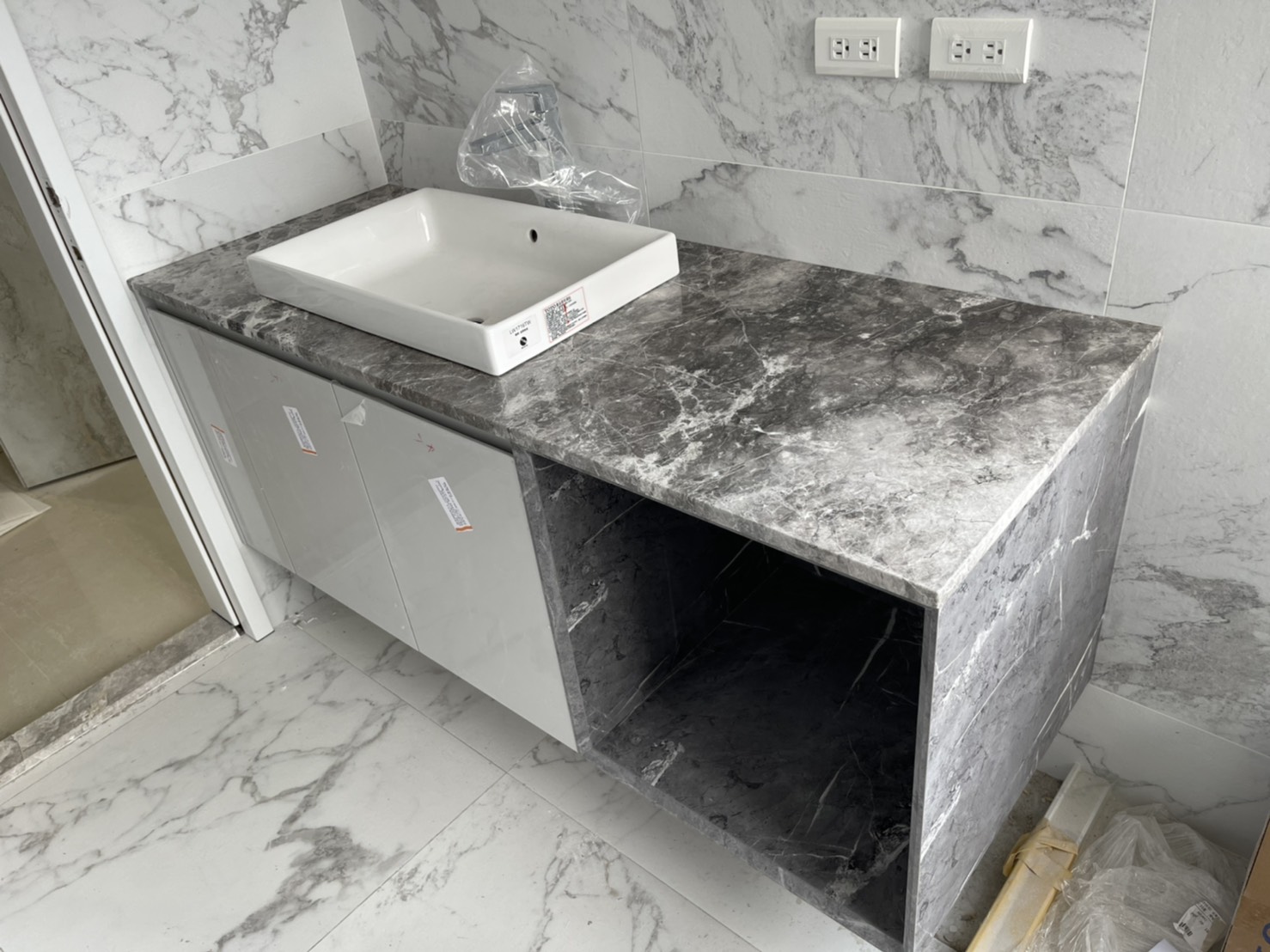 蒙馬特灰-洗手台面