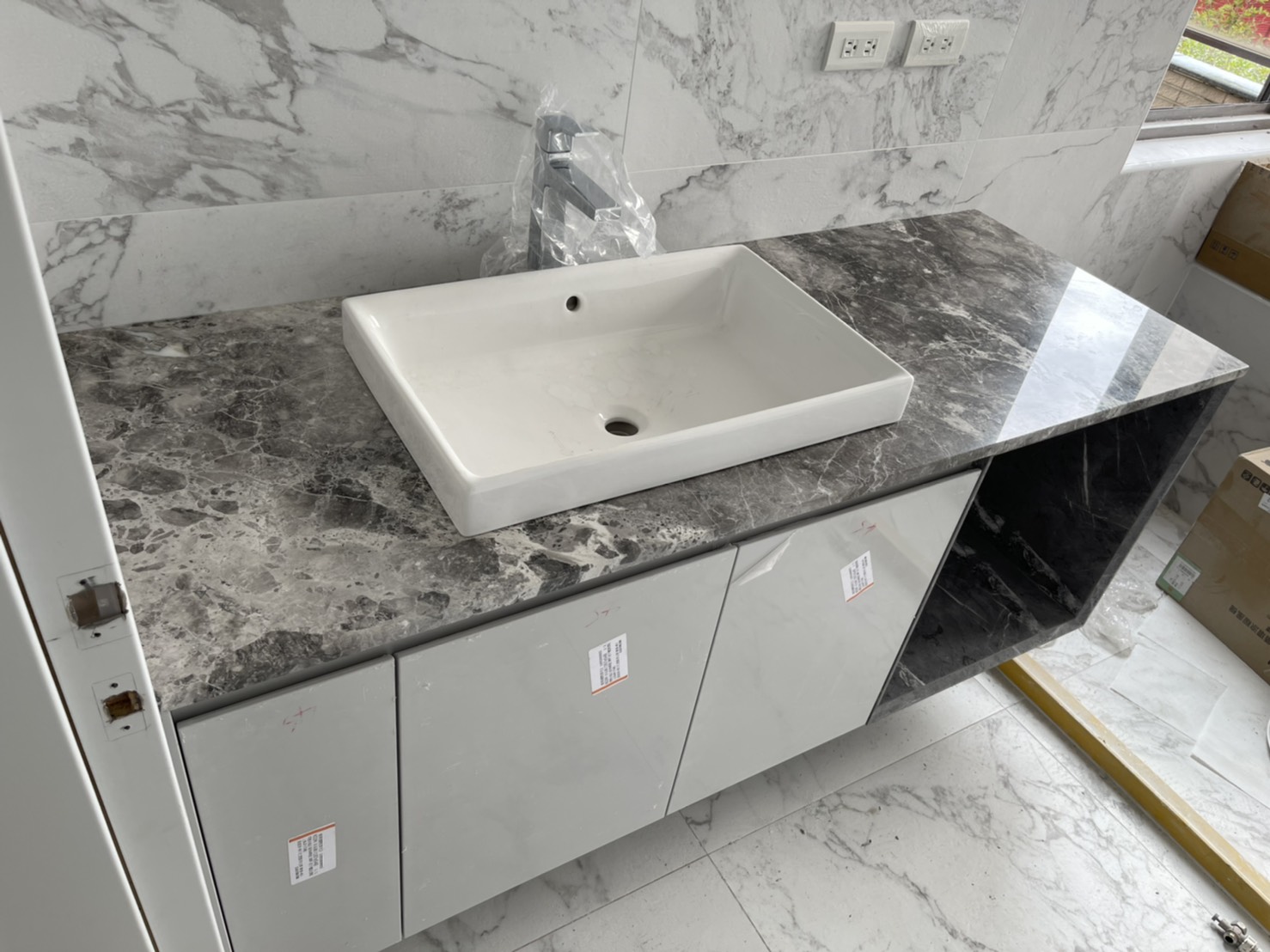 蒙馬特灰-洗手台面