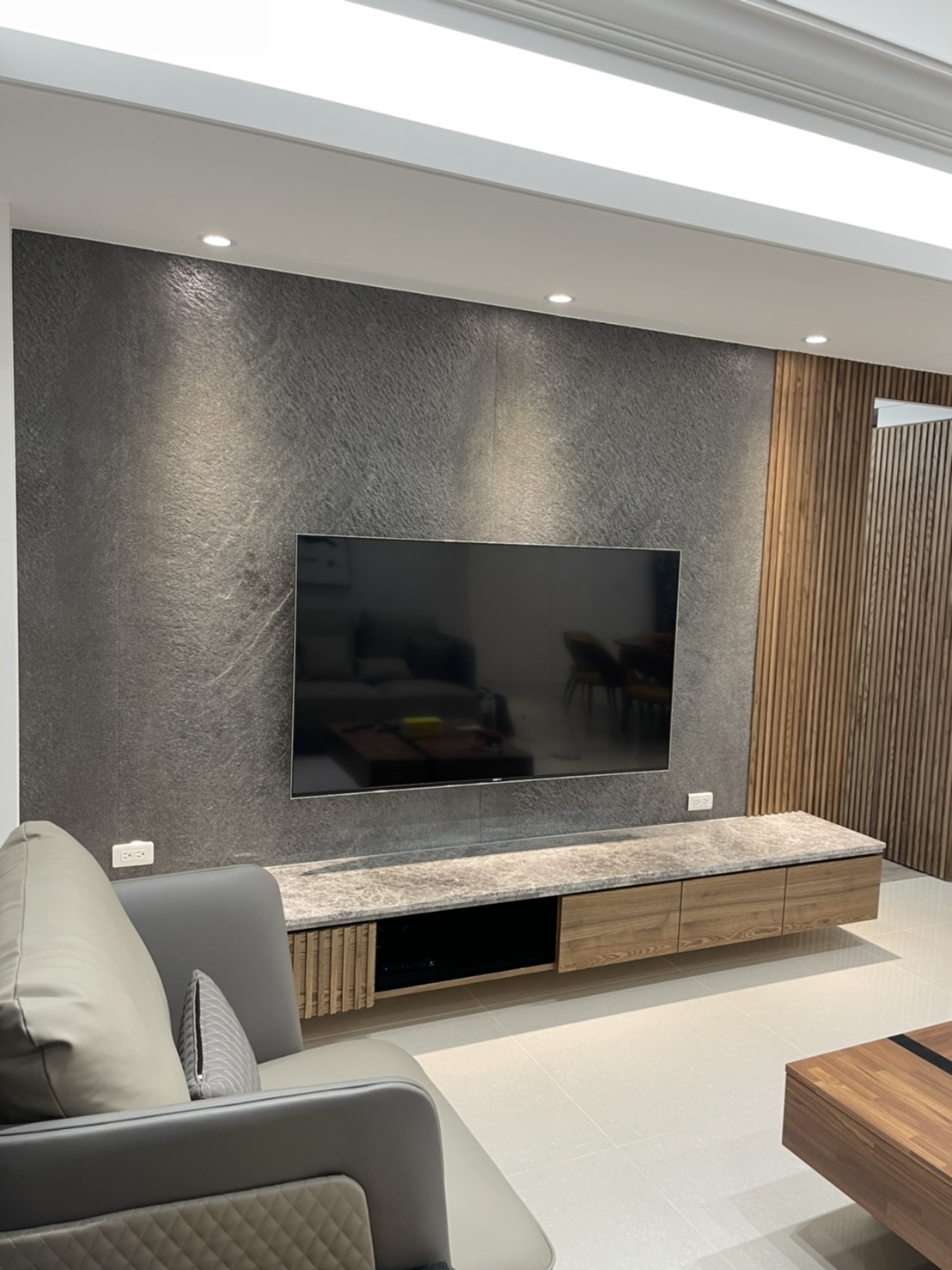 賽爾灰-電視檯面