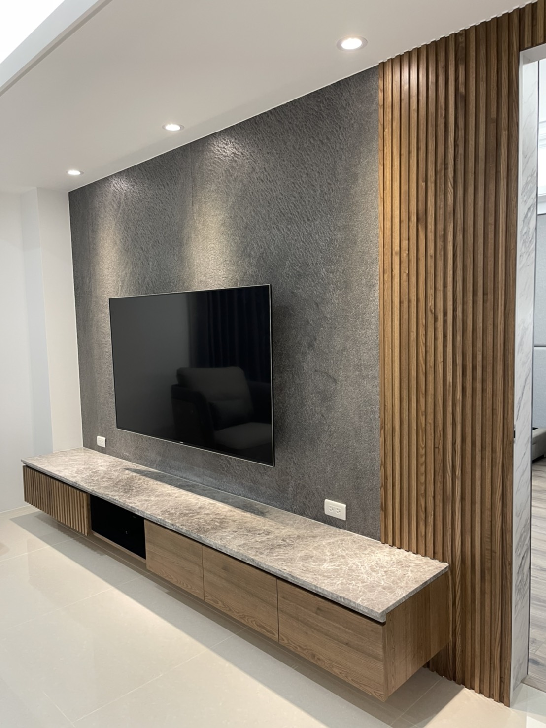 賽爾灰-電視檯面