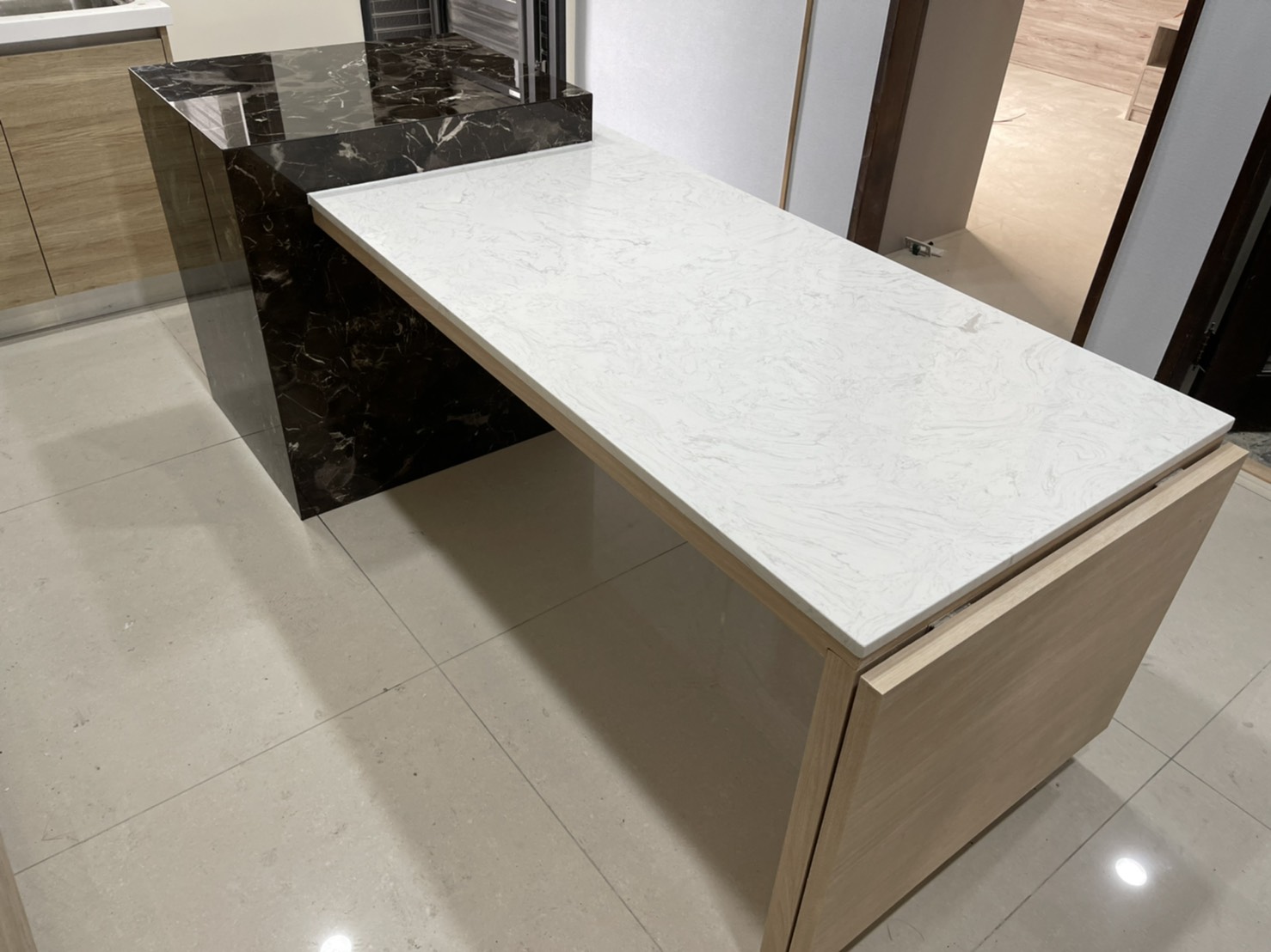 雅士白+黑金鋒-吧檯