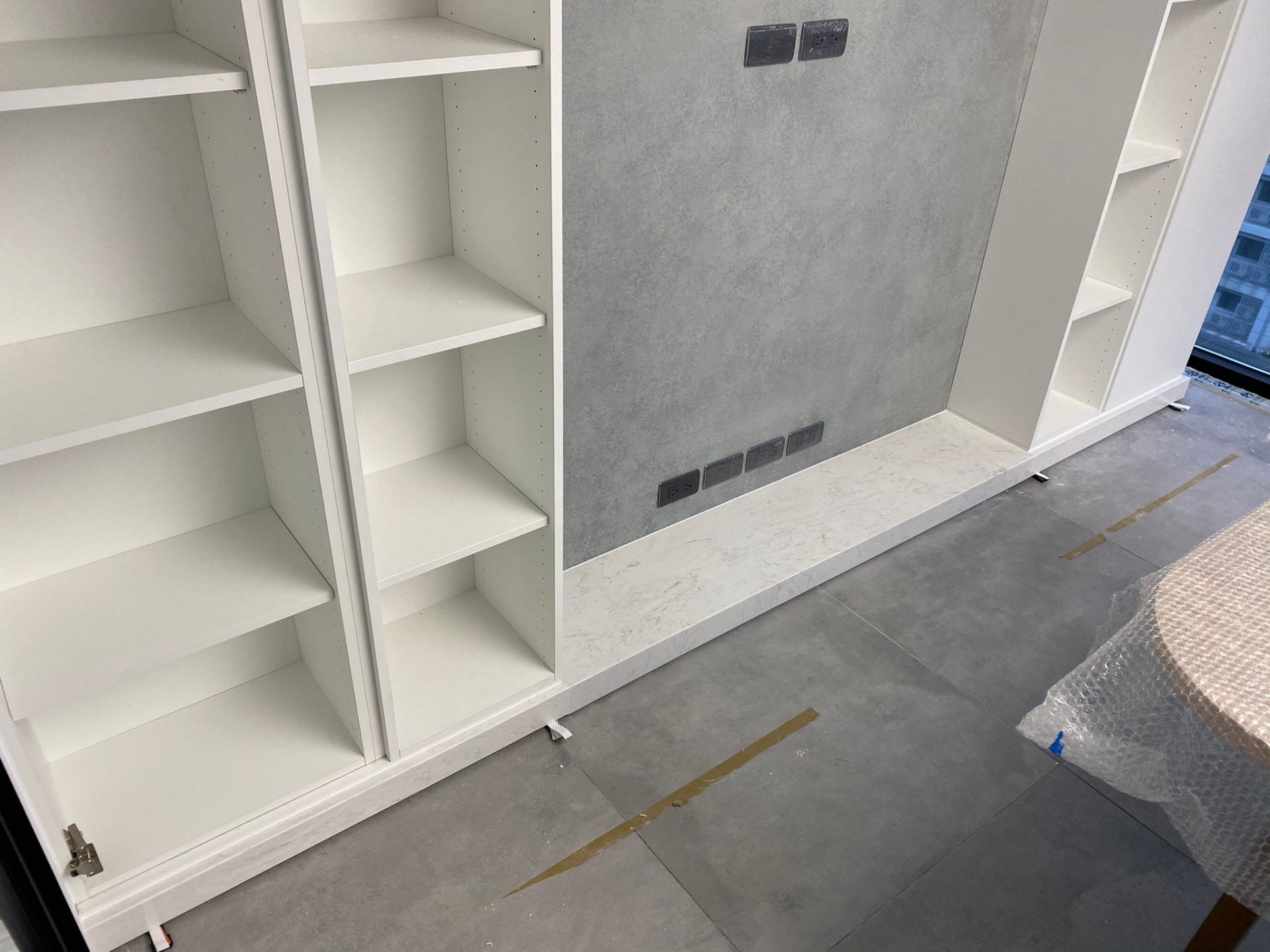 雅士白-台度及收邊條