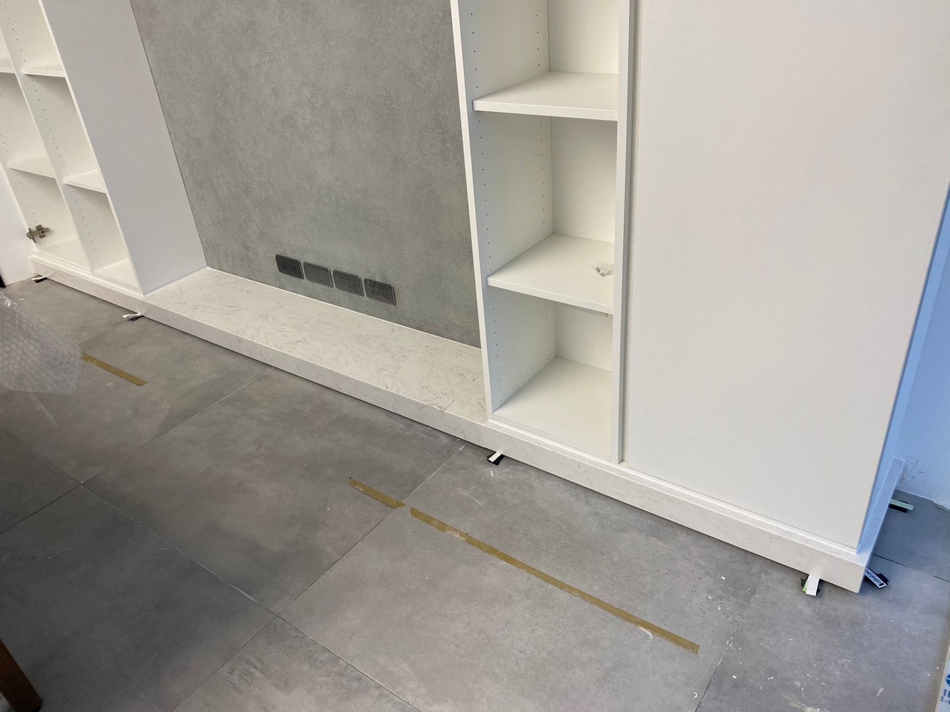 雅士白-台度及收邊條