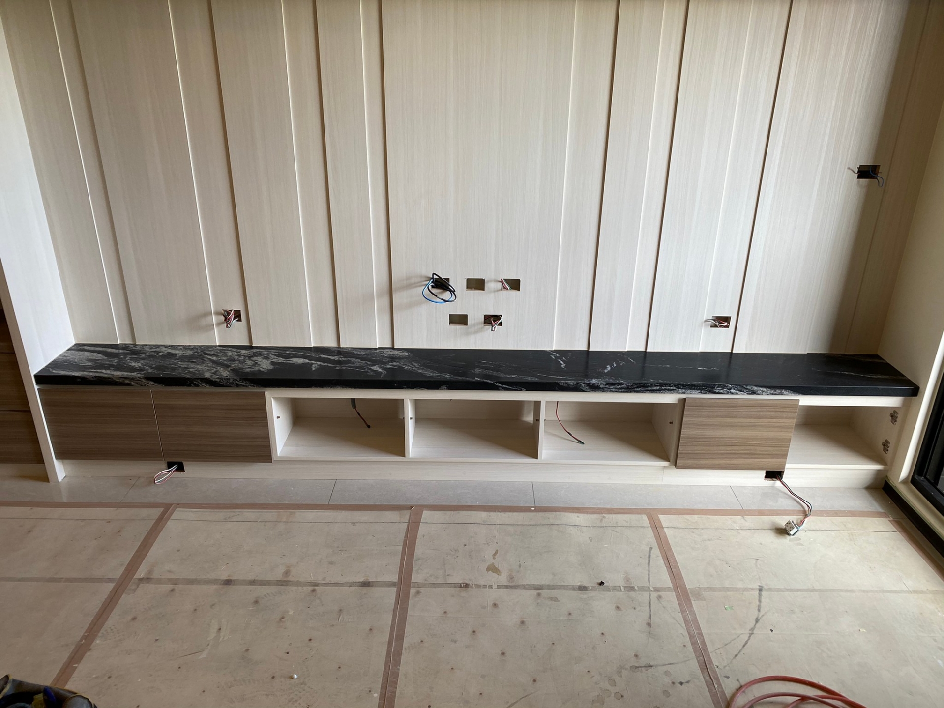 潑墨山水皮革面-電視檯面