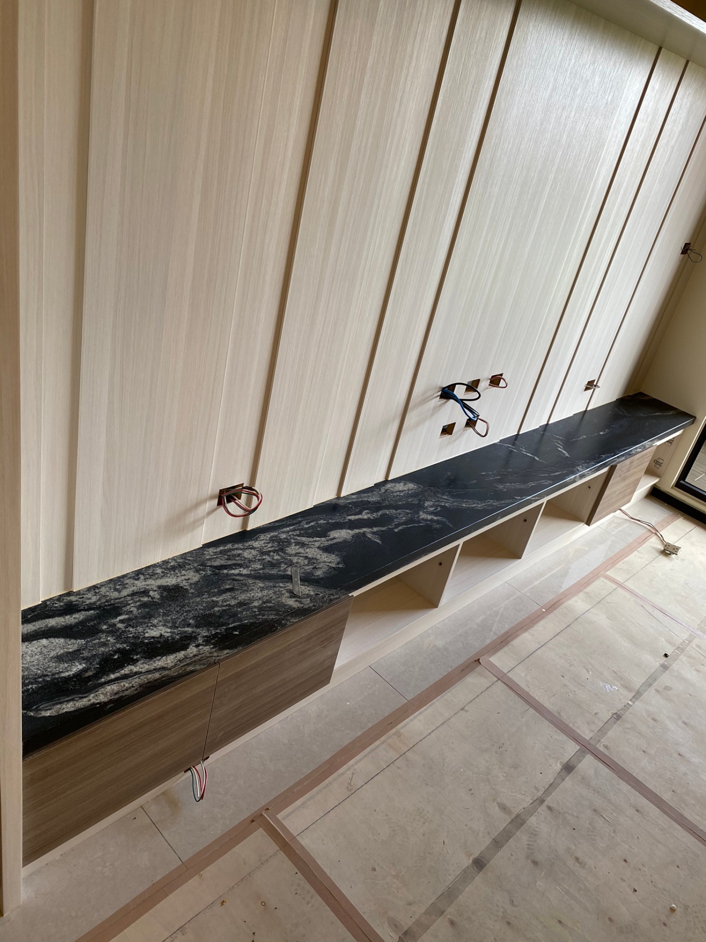 潑墨山水皮革面-電視檯面