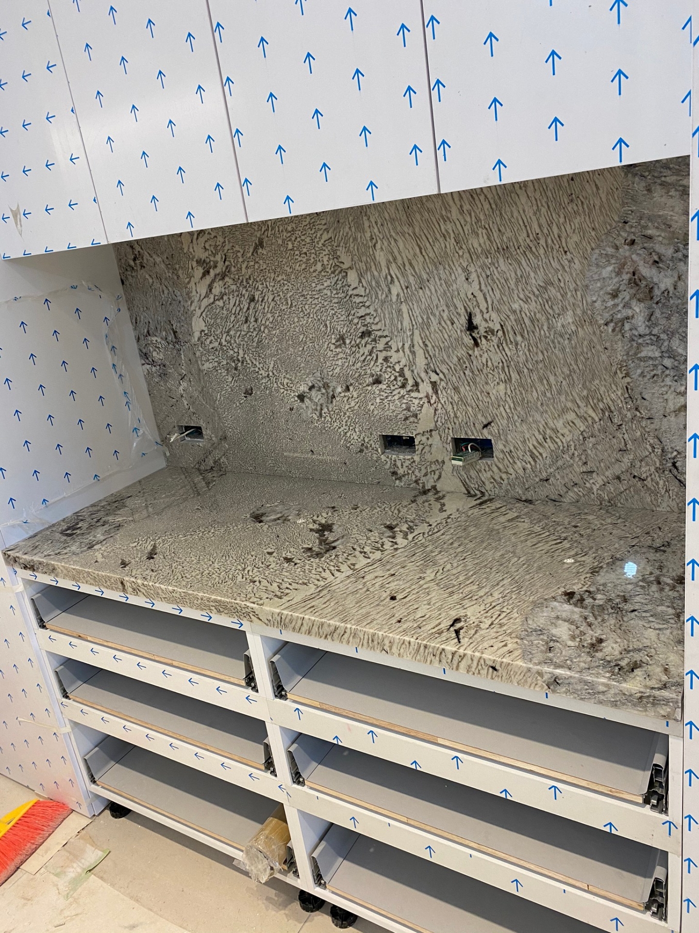 冰山嵐-餐櫃檯面