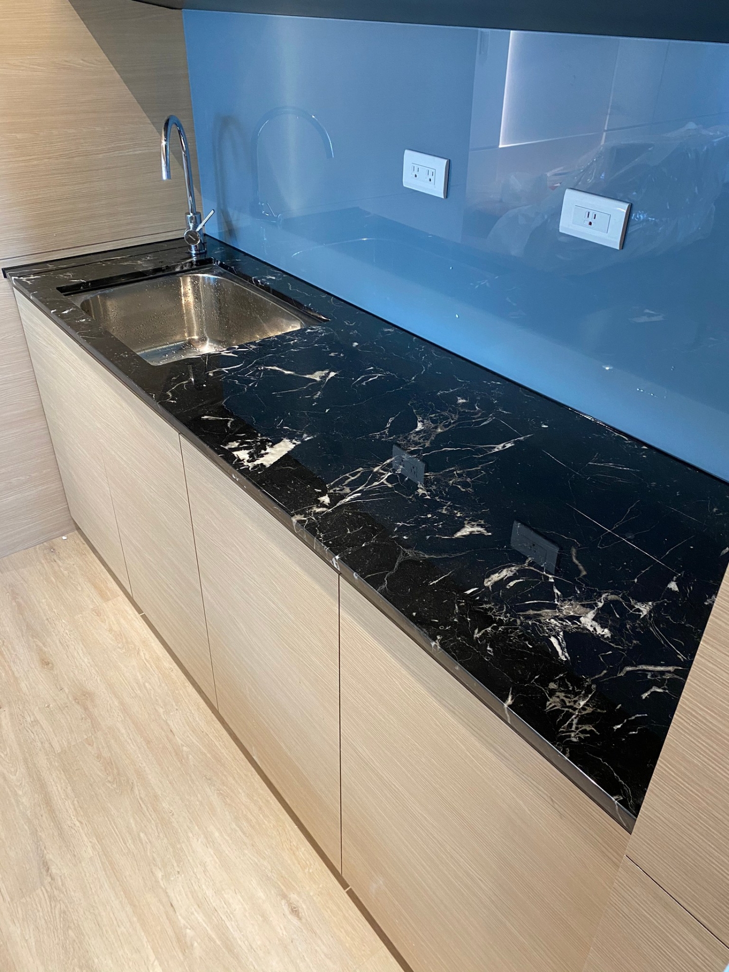 金鑲玉-洗手檯面