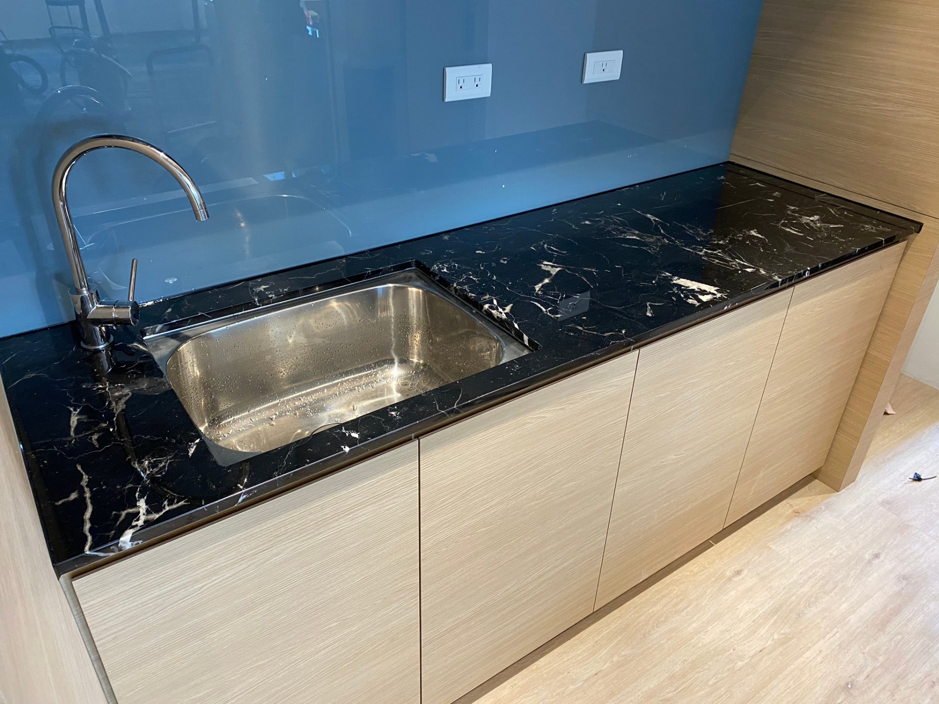 金鑲玉-洗手檯面