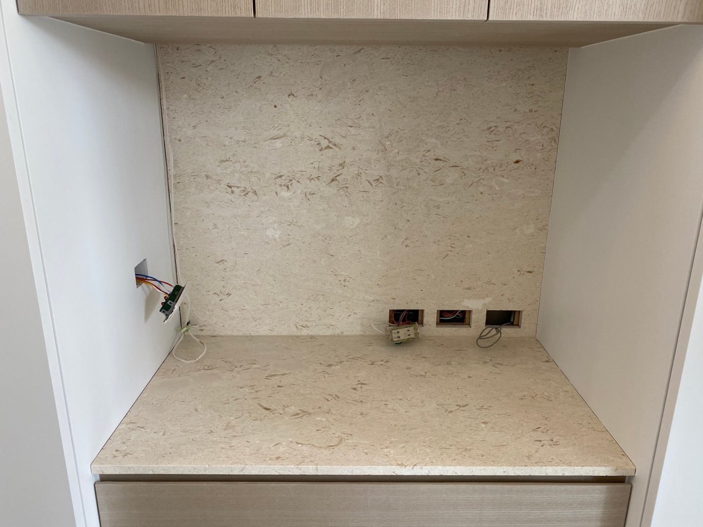 雅士洞石-檯面+背牆