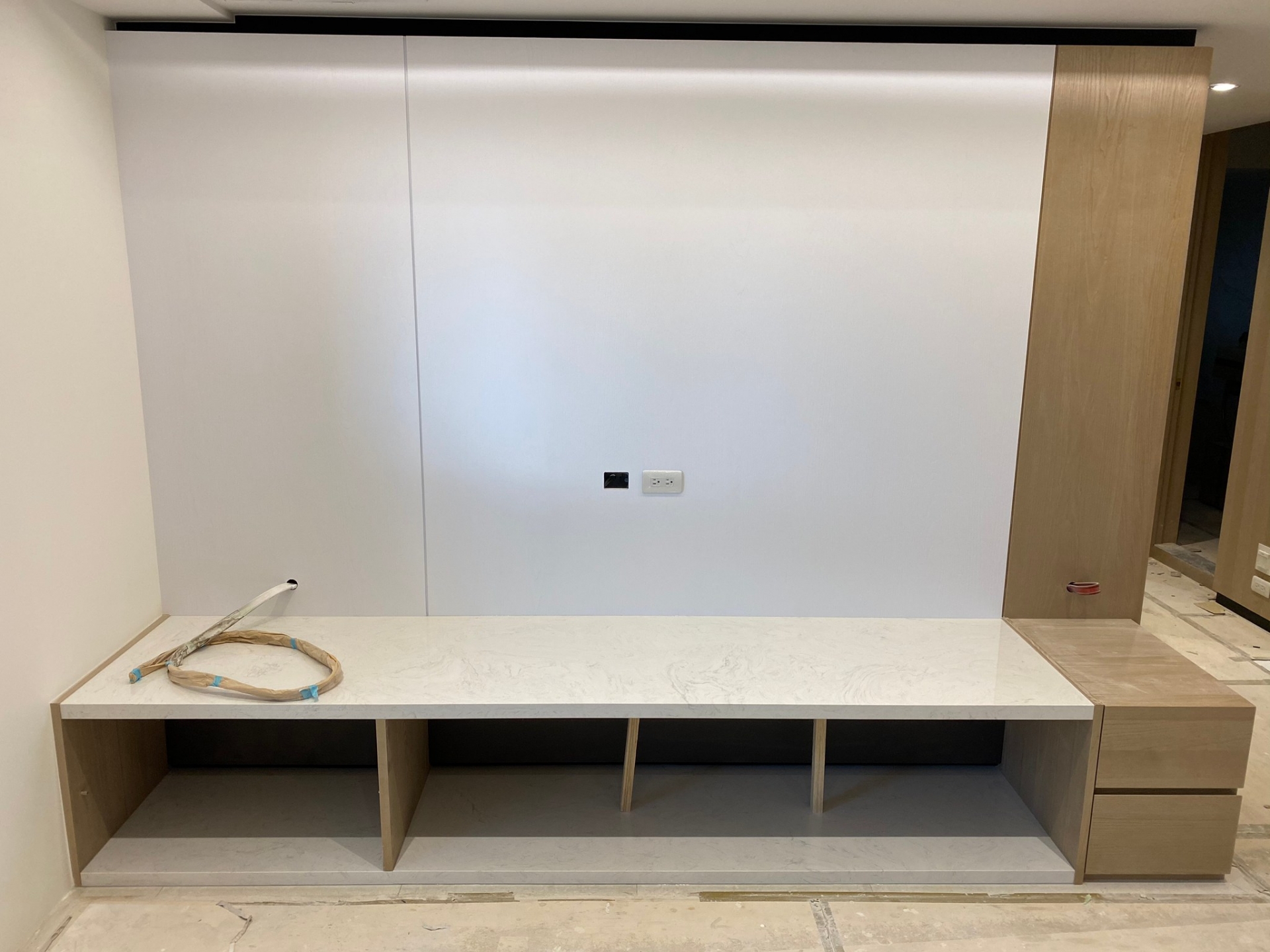 雅士白-電視檯面