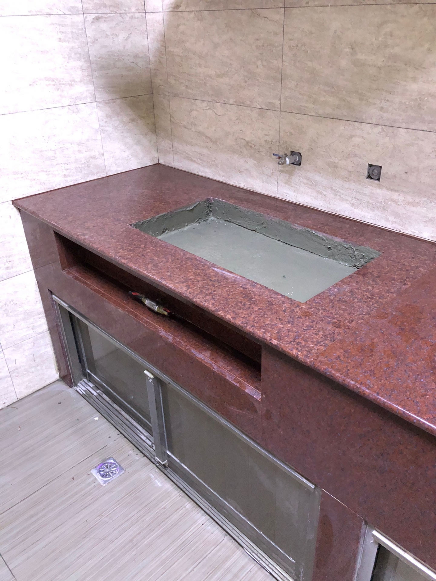 印度紅中花-廚房檯面