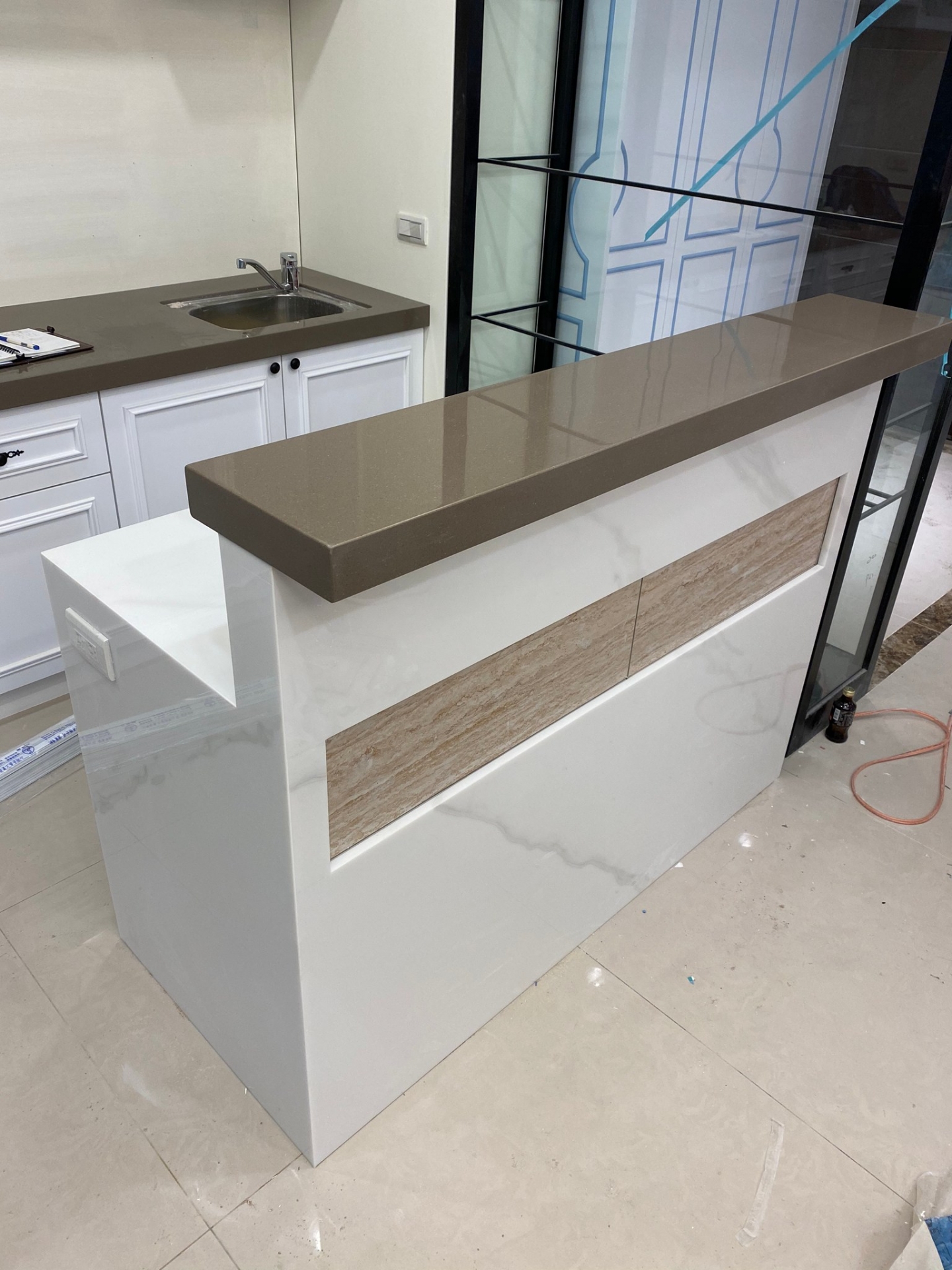 雪白銀弧(人造)-吧檯