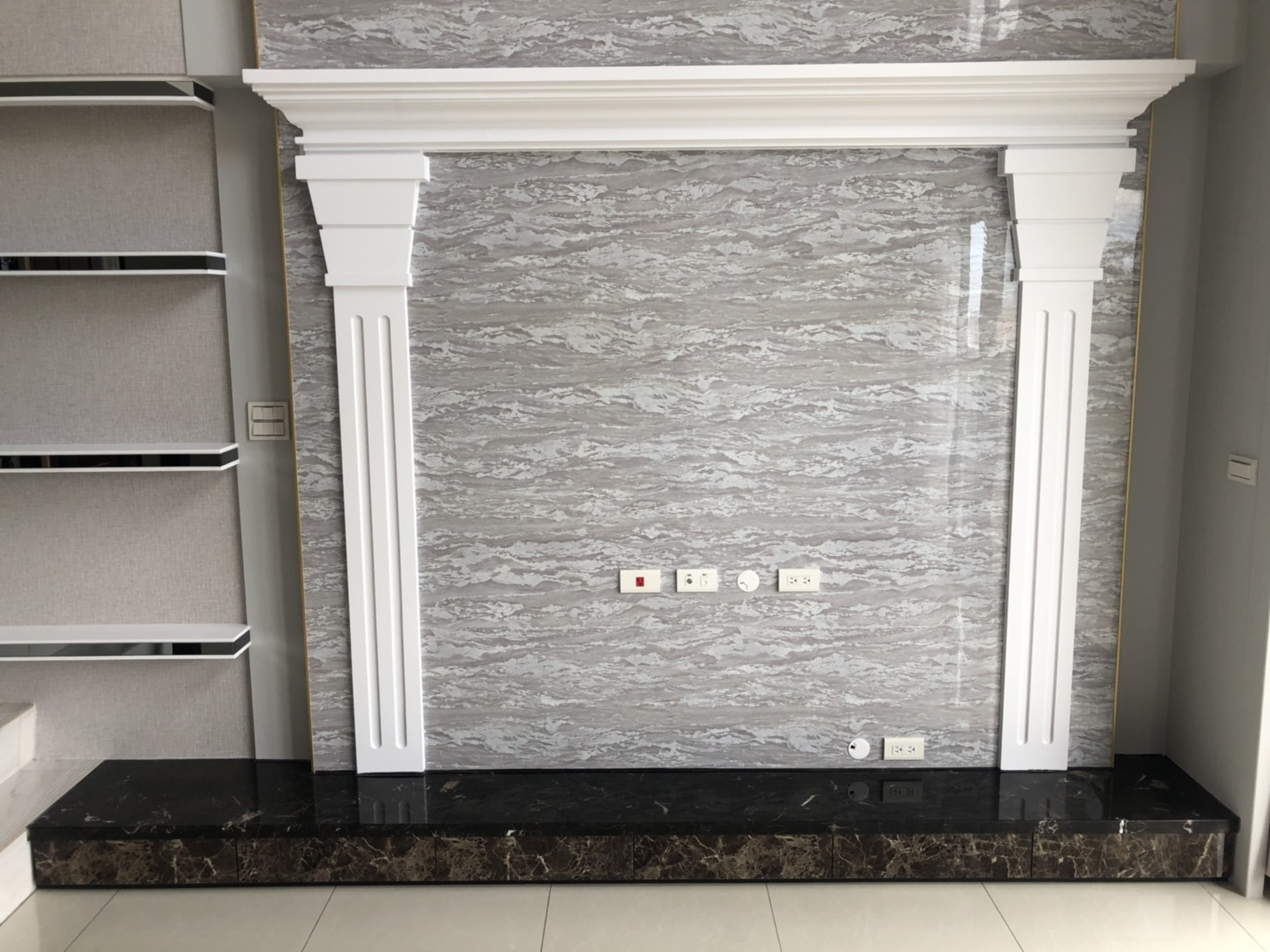 黑金鋒-電視檯面