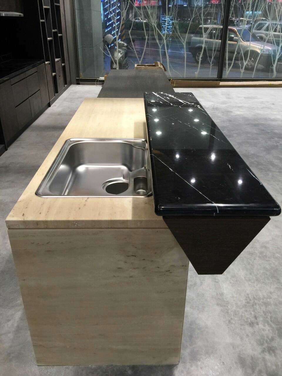 新竹laner門市 羅馬洞石+黑雲石