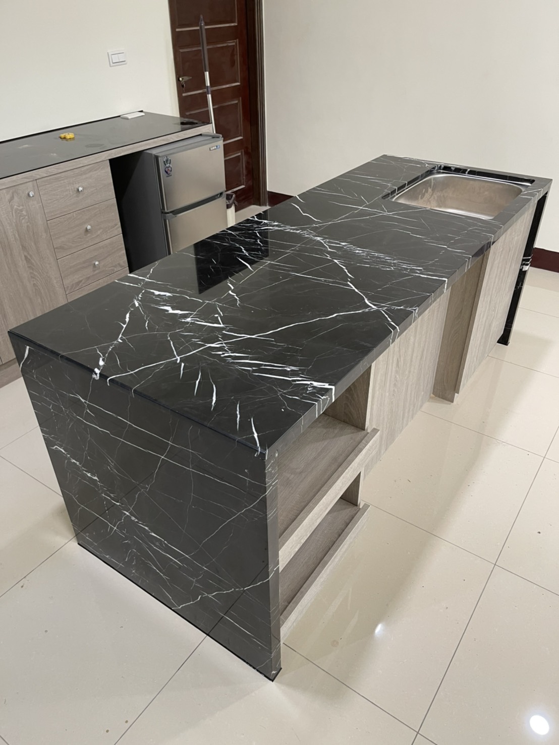 黑雲石-中島檯面