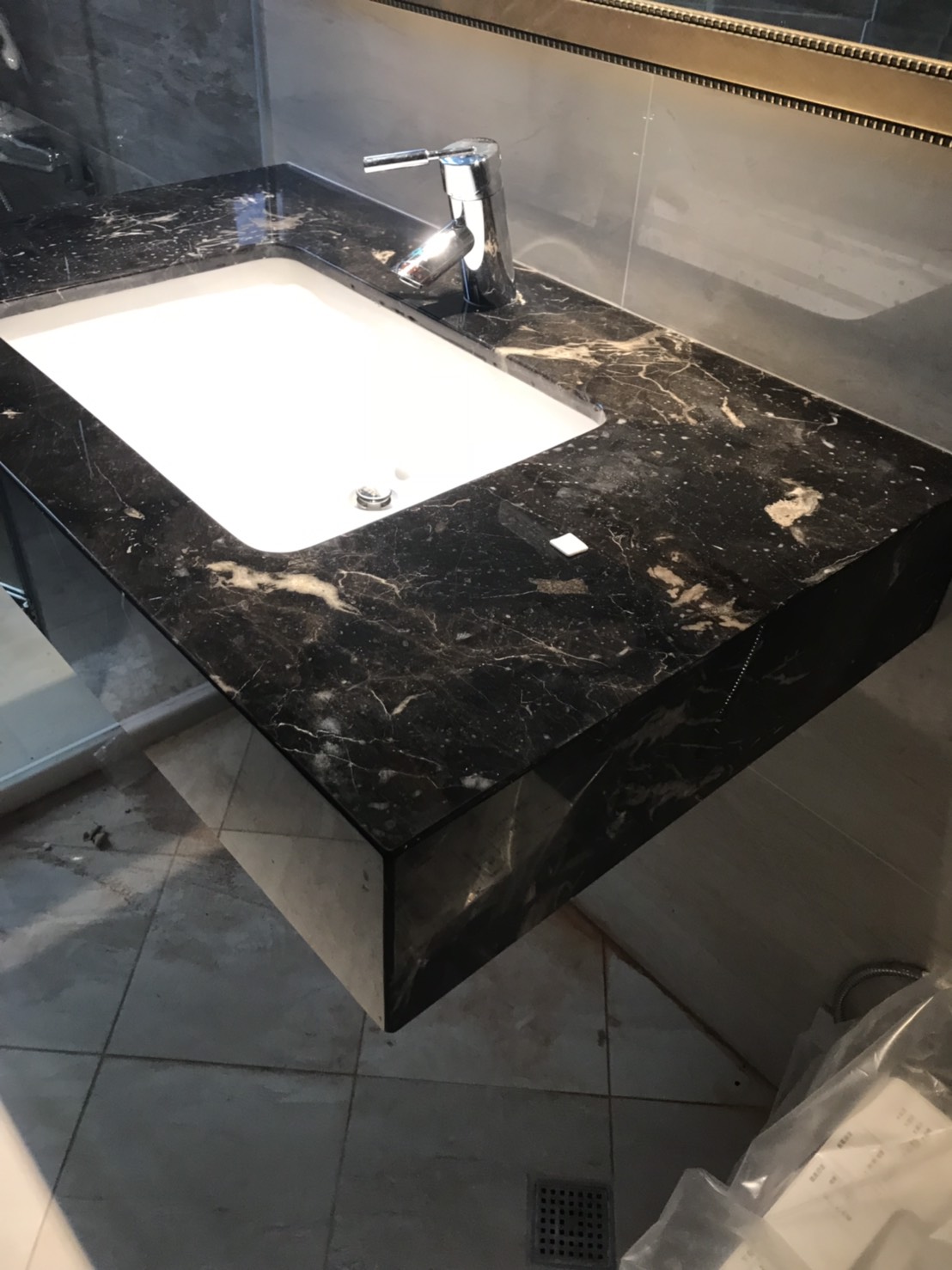 金鑲玉-洗手檯面