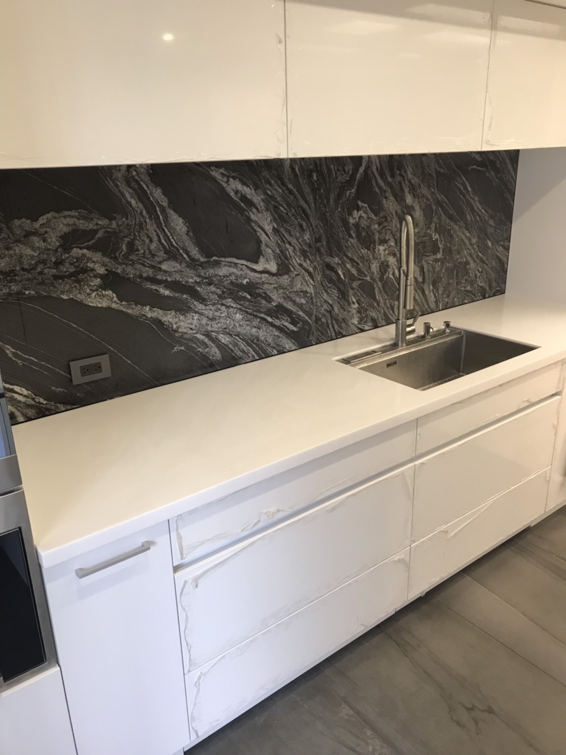 潑墨山水-廚房背牆