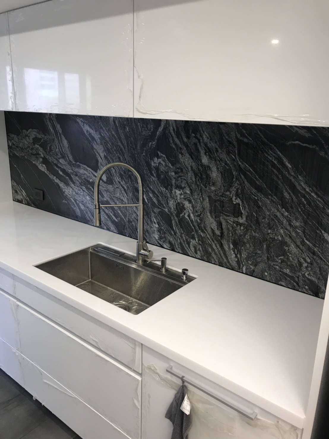 潑墨山水-廚房背牆