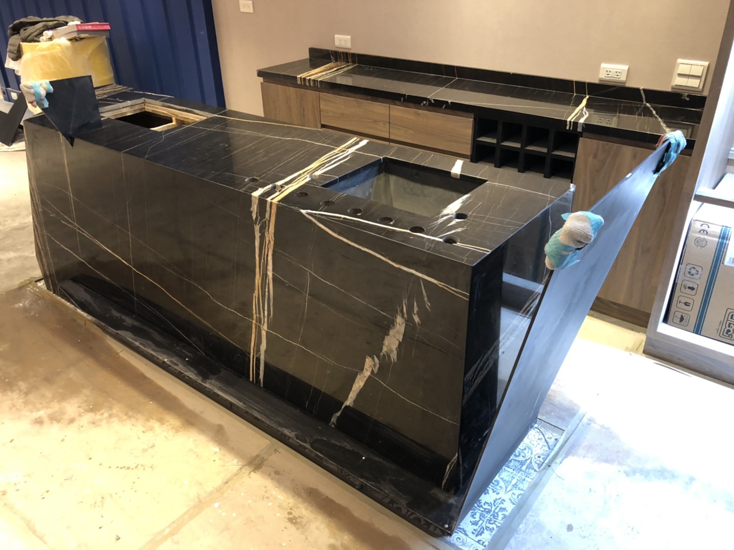 聖羅蘭黑金-吧檯檯面