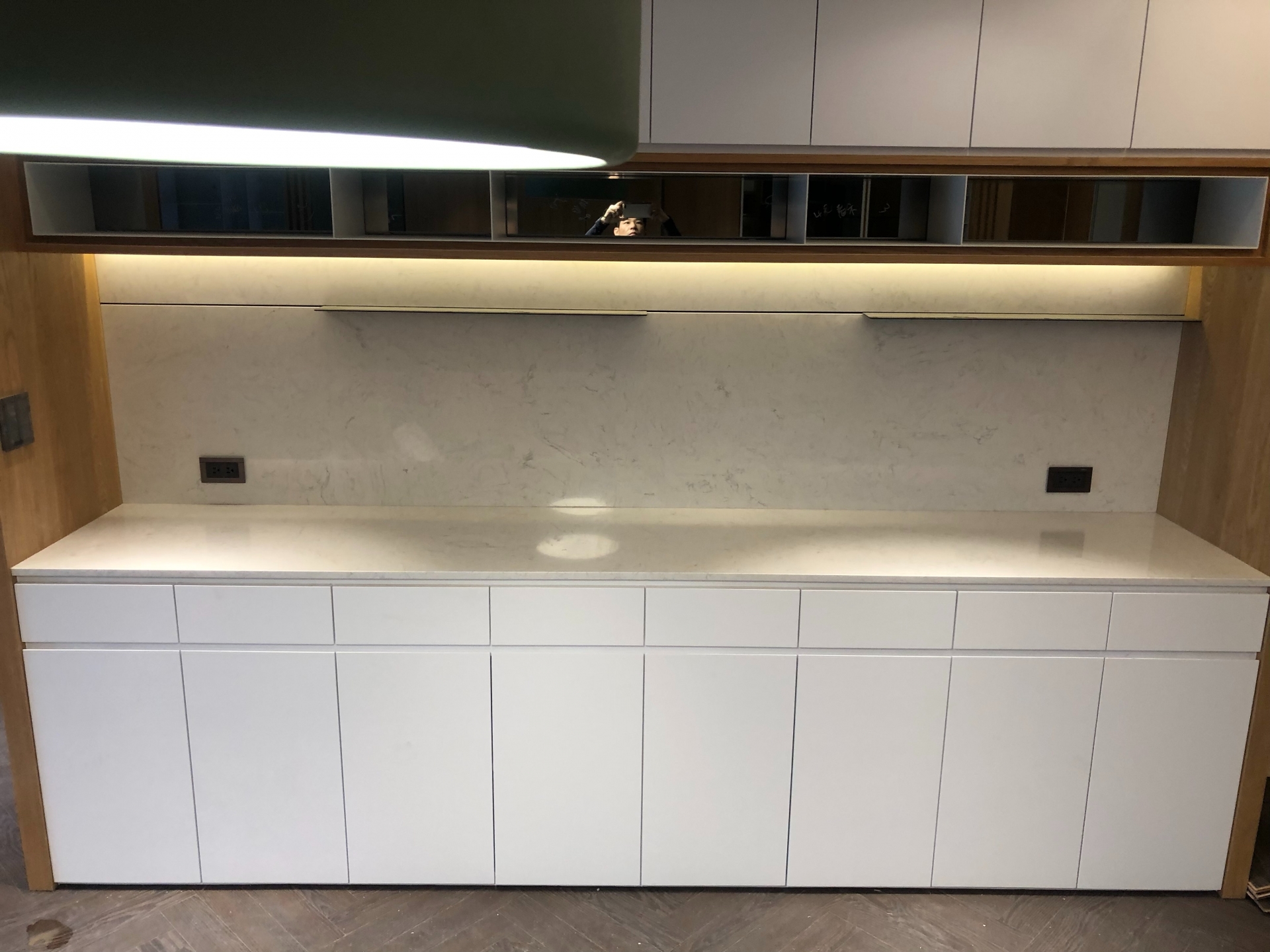 雅士白-檯面+背板