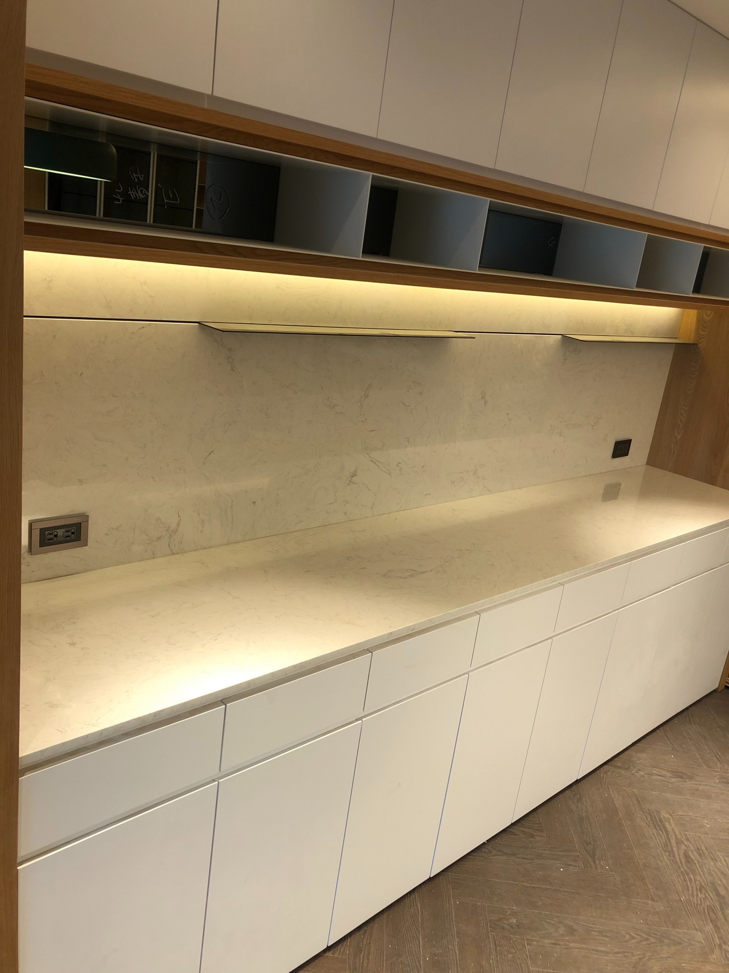 雅士白-檯面+背板