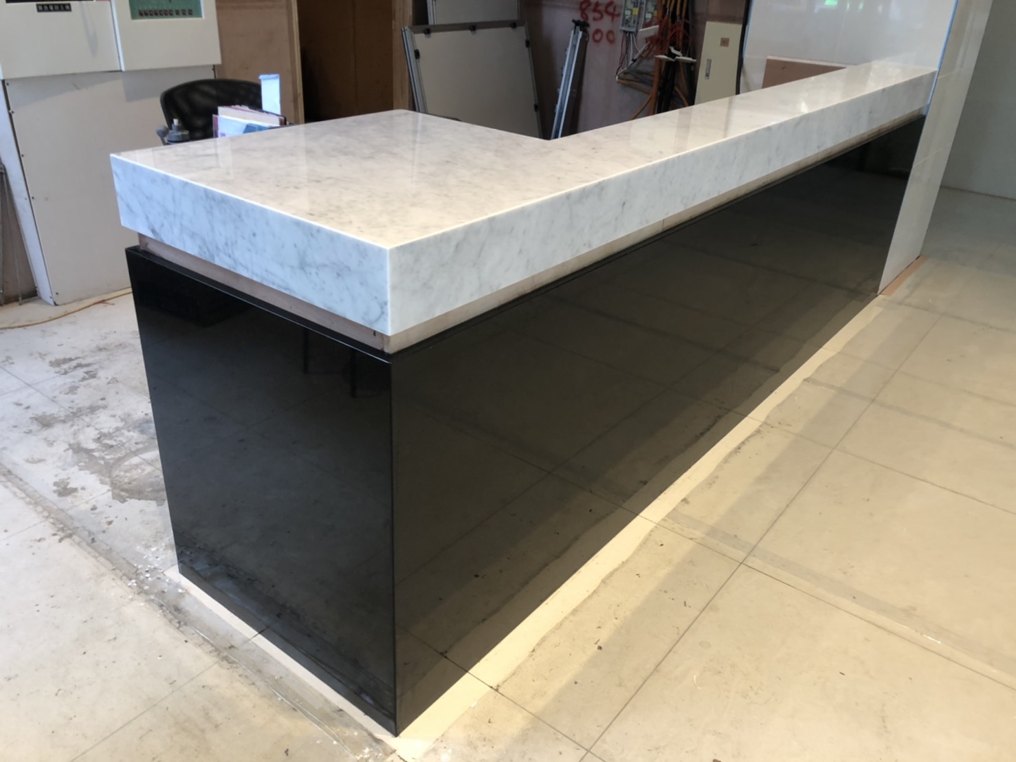 卡拉拉白-檯面(上)+印度黑-檯面(下)