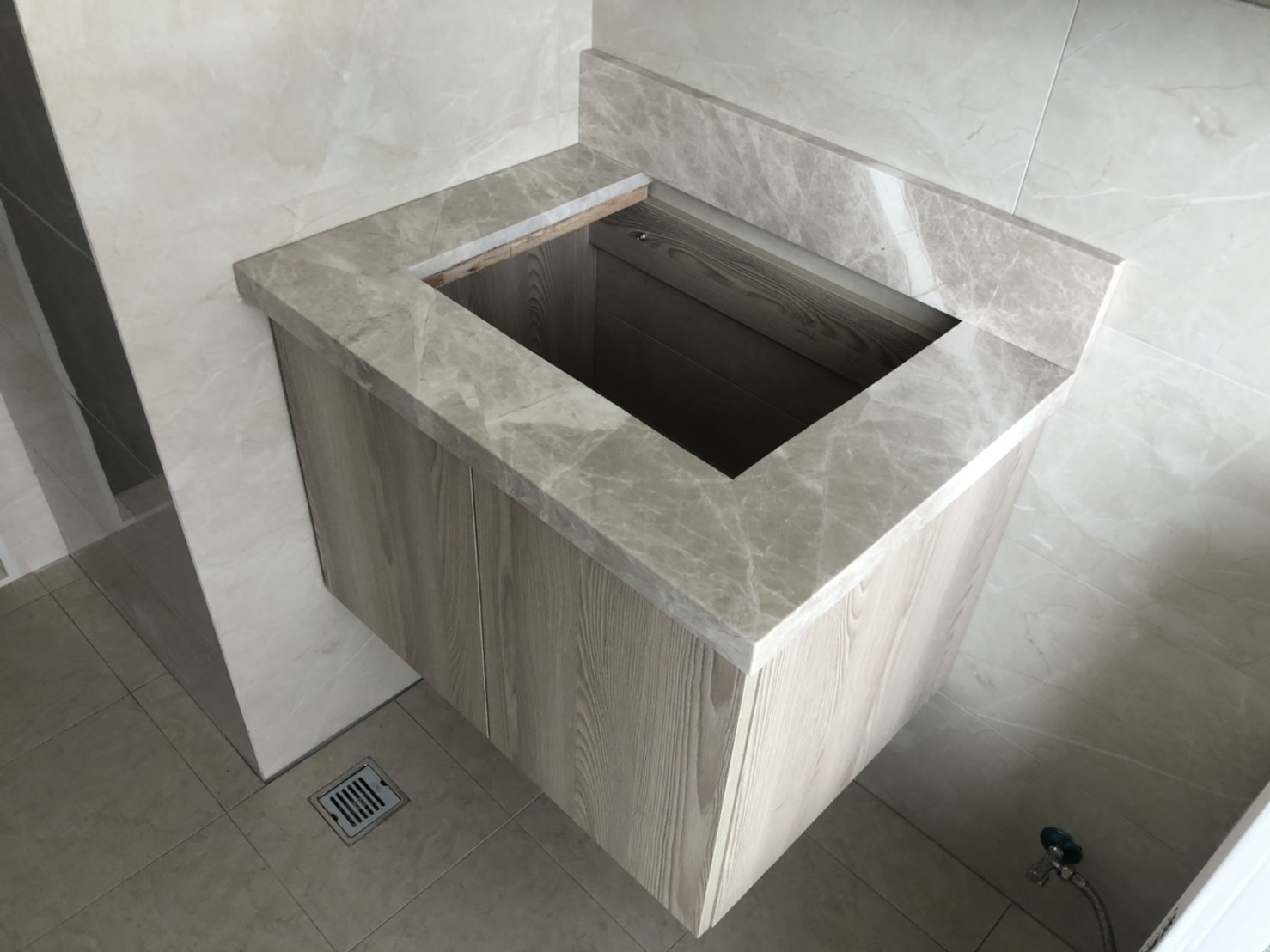 杜布尼克灰-洗手檯面