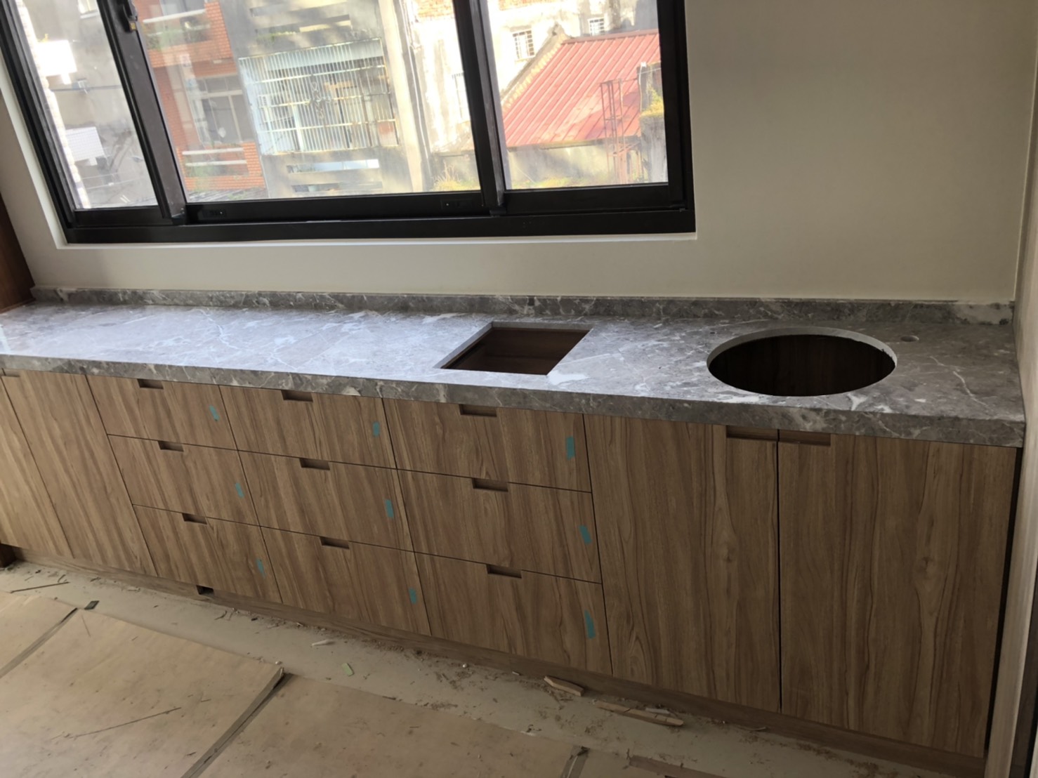 布魯克斯灰-洗手檯面