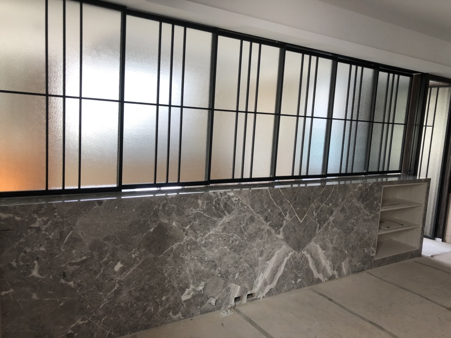 布魯克斯灰-矮牆櫃