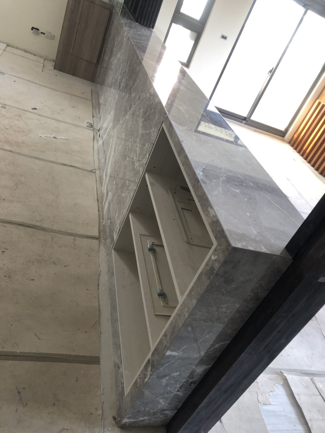 布魯克斯灰-矮牆櫃