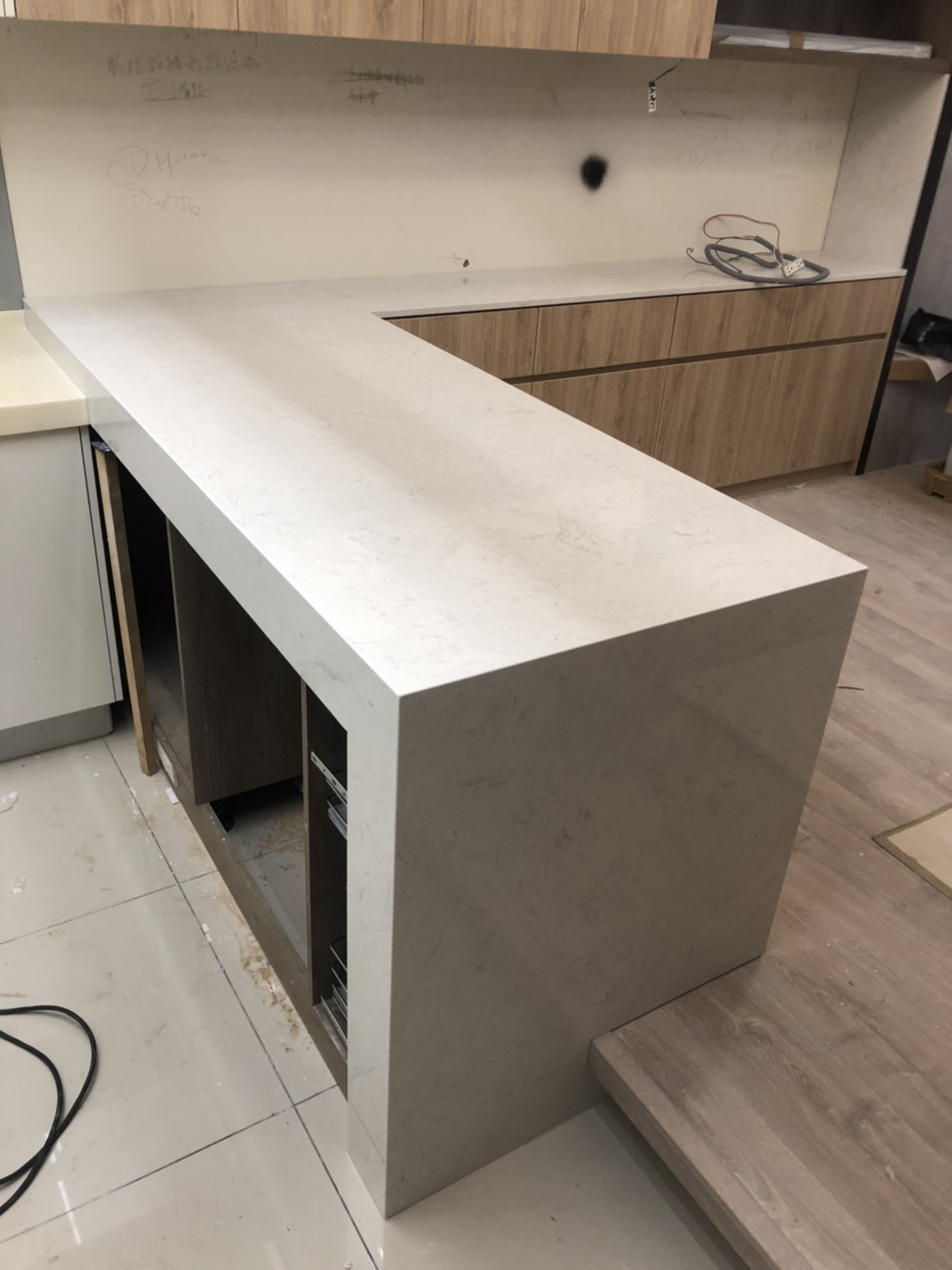 雅士白-中島吧檯