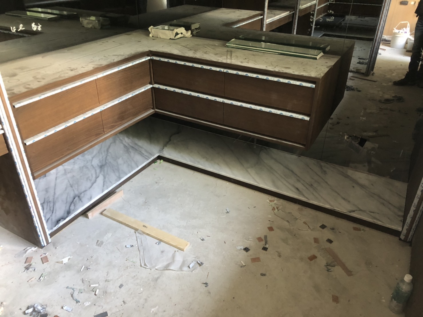 冰河白-櫃子下檯度