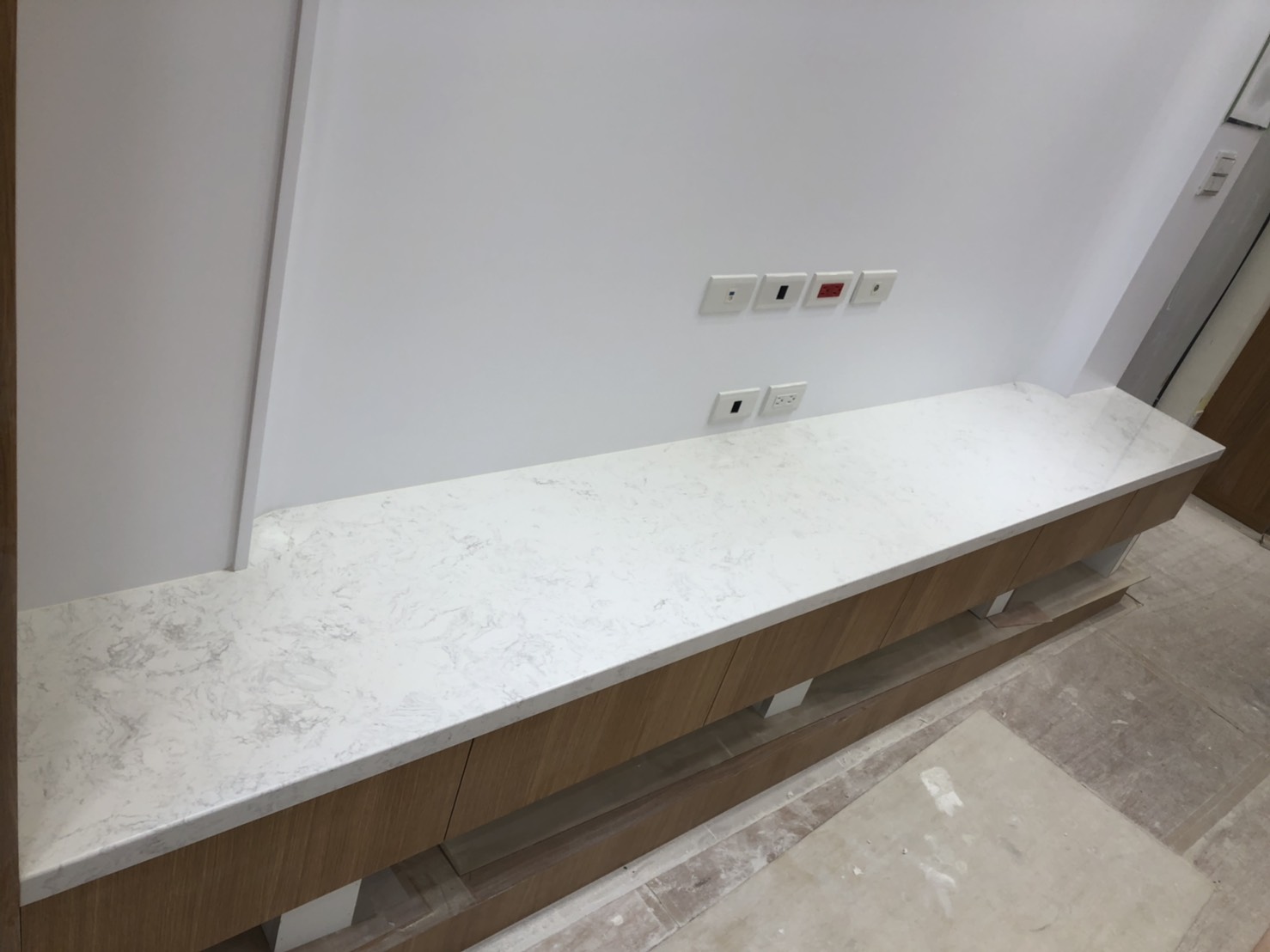 雅士白-電視檯面