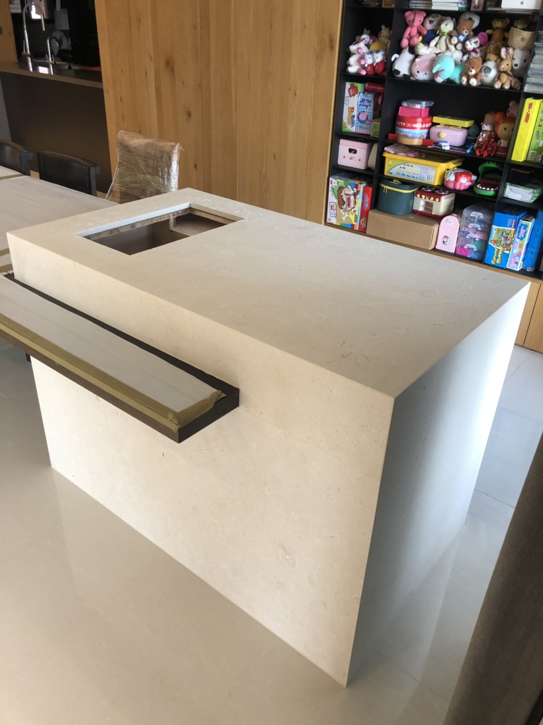 珊瑚米黃洞石(仿古)-吧台檯面