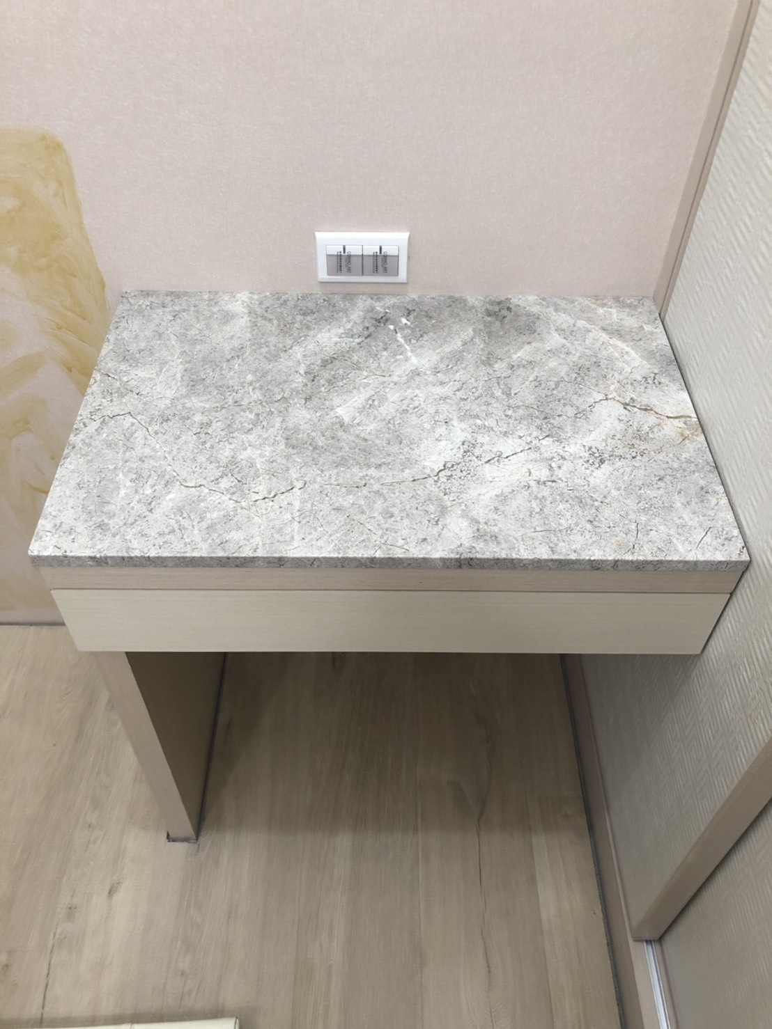 安格拉珍珠-檯面