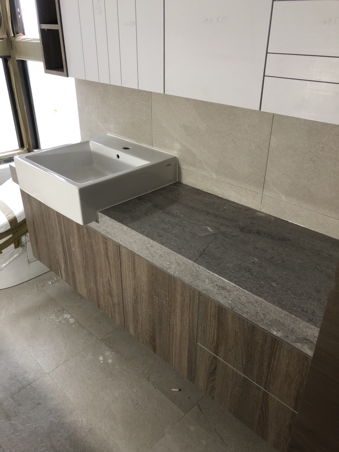 克羅帝灰-洗手檯面