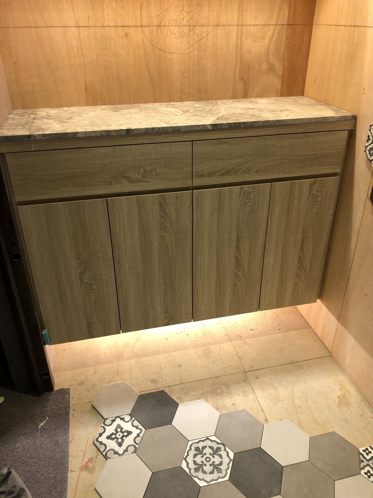 蒙馬特灰仿古面-檯面