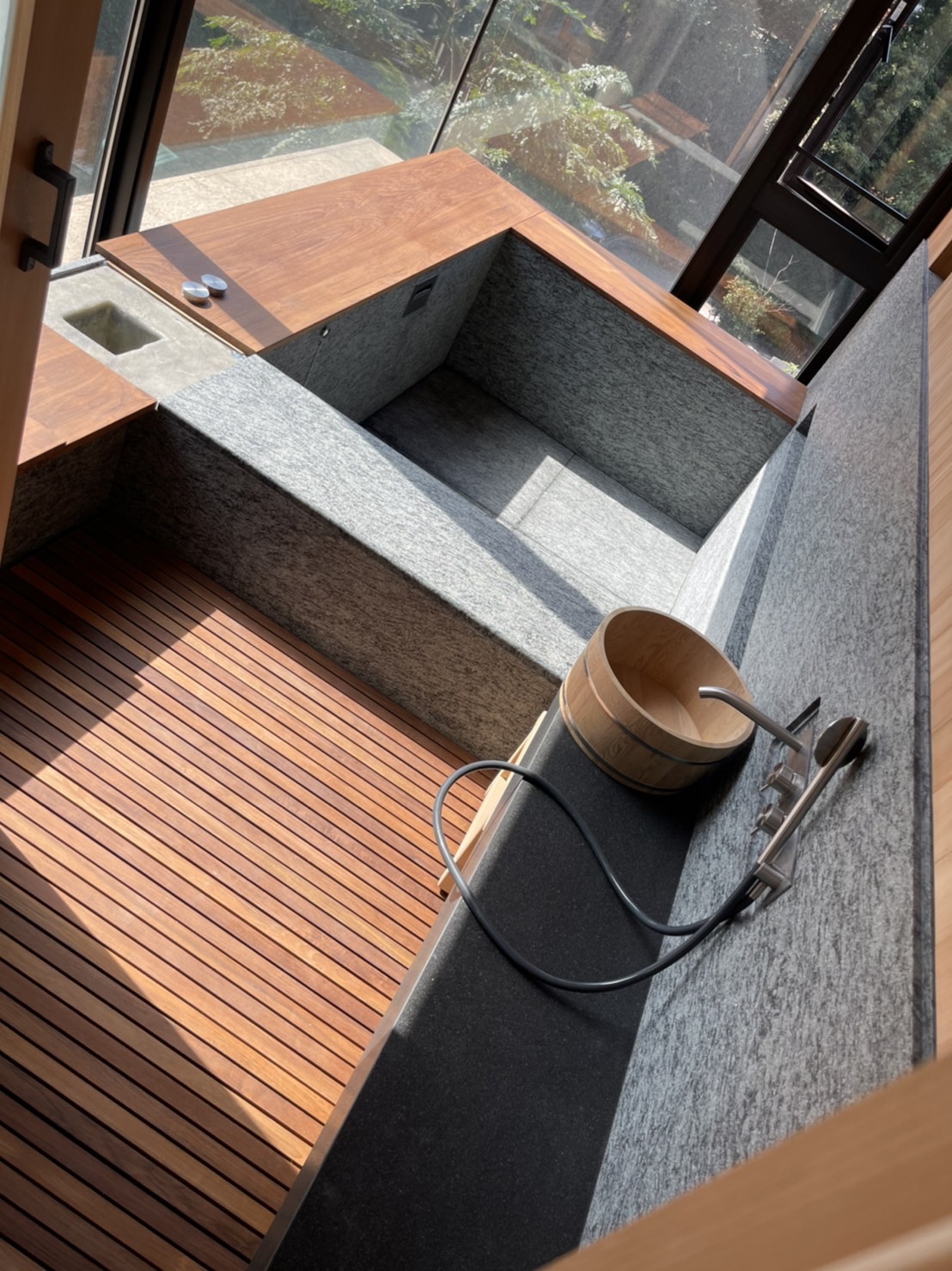 橄欖綠燒仿-浴缸