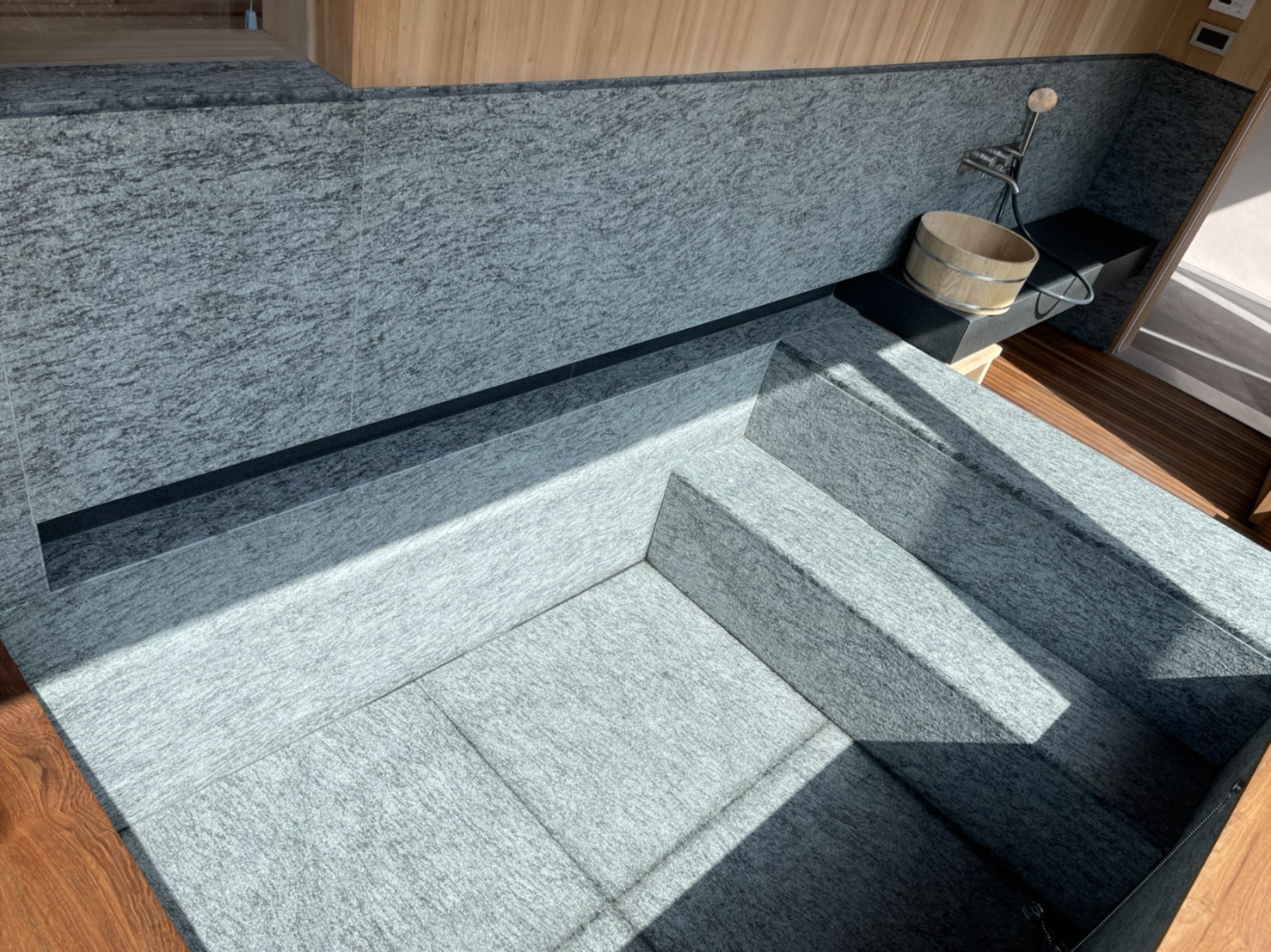 橄欖綠燒仿-浴缸