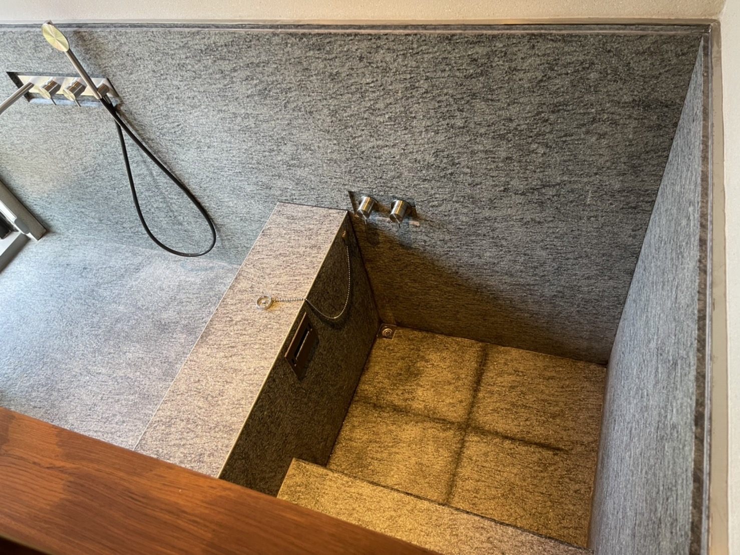 橄欖綠燒仿-浴缸