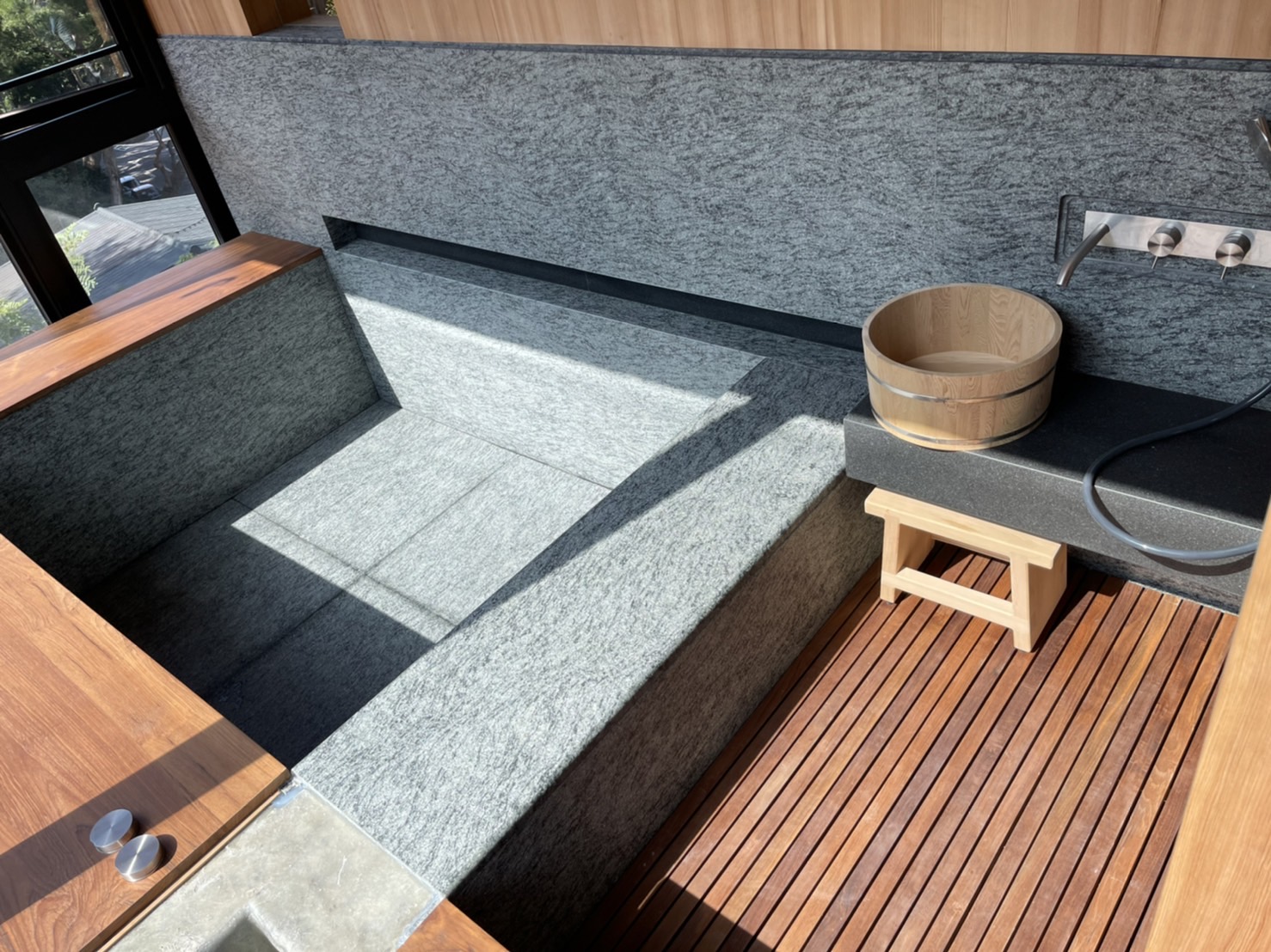 橄欖綠燒仿-浴缸