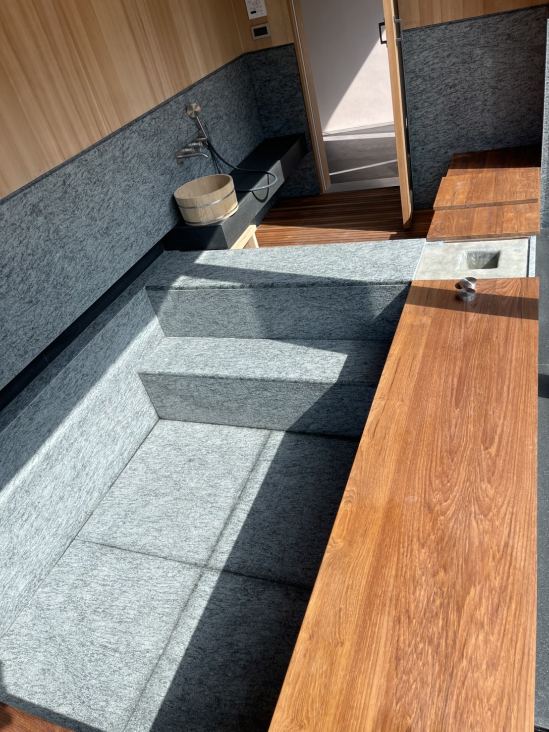 橄欖綠燒仿-浴缸