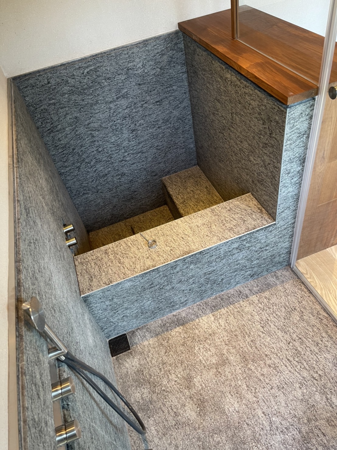 橄欖綠燒仿-浴缸