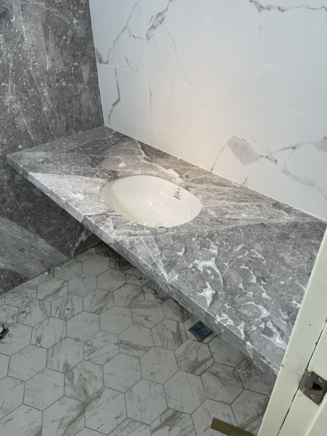 雅典娜灰-牆面+檯面