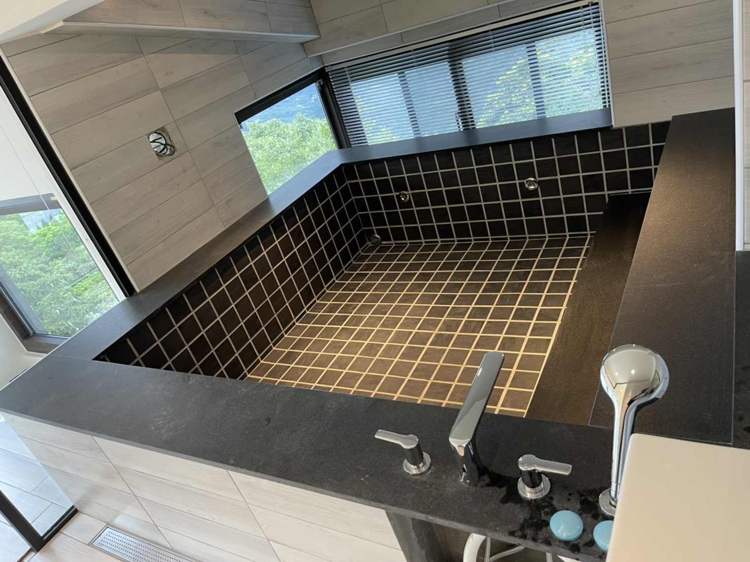 印度黑水沖仿古面-浴缸蓋板